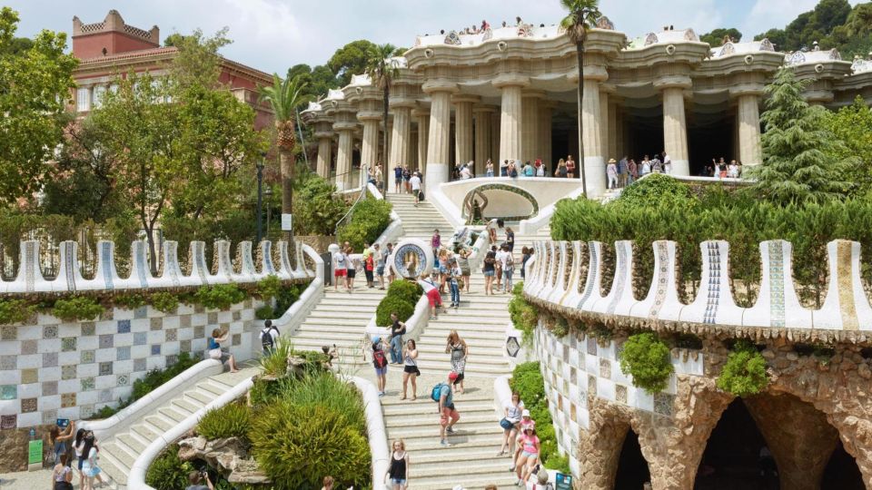 Private E-Bike Tour: Park Güell & Best of Barcelona - Gaudis Masterpieces