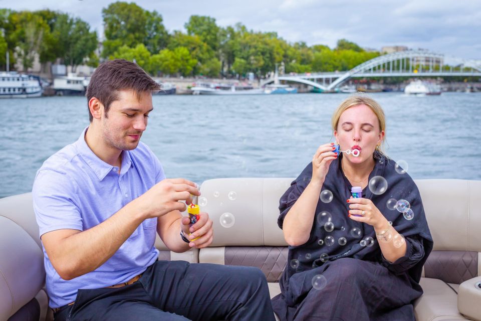 Romantic Photo Shooting on a Private Boat in Paris - Whats Included