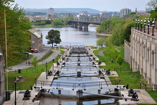 Self Guided Adventure Hunt: Ottawa's Iconic Sights - Exploring Parliament Hill and Its Landmarks