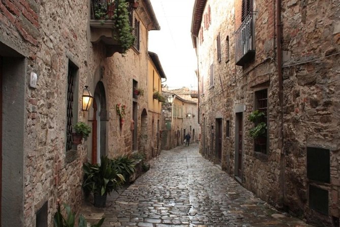 Small Group Brunello Di Montalcino Wine Tour From Siena - Exploring Montalcino Town