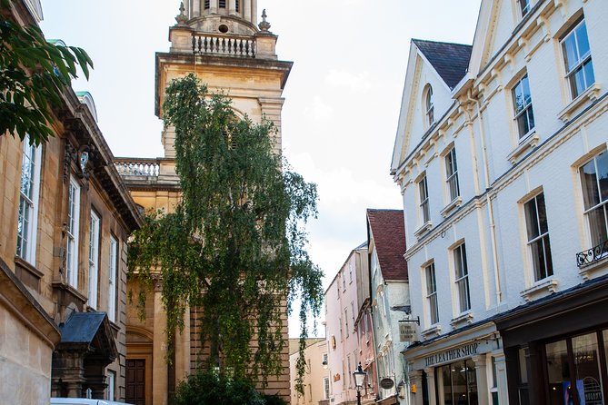 Social Distancing Specialised Oxford University Walking Tour With Student Guides - Tour Duration and Group Size