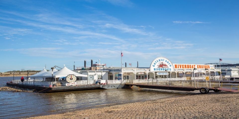 St. Louis: Guided Small Group City Tour With River Cruise - Riverboat Cruise on Mississippi