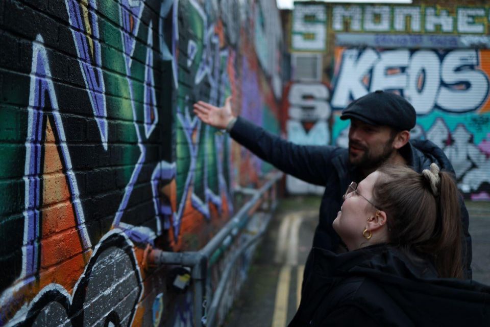 Urban Canvas: Exploring Shoreditchs Vibrant Street Art - Unleash Your Creativity Outdoors