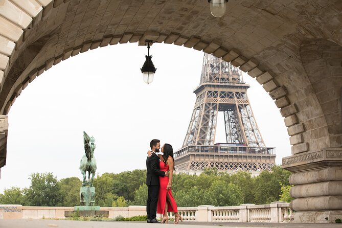 1-hour Photoshoot at the Eiffel Tower Trocadero Paris - Booking and Cancellation