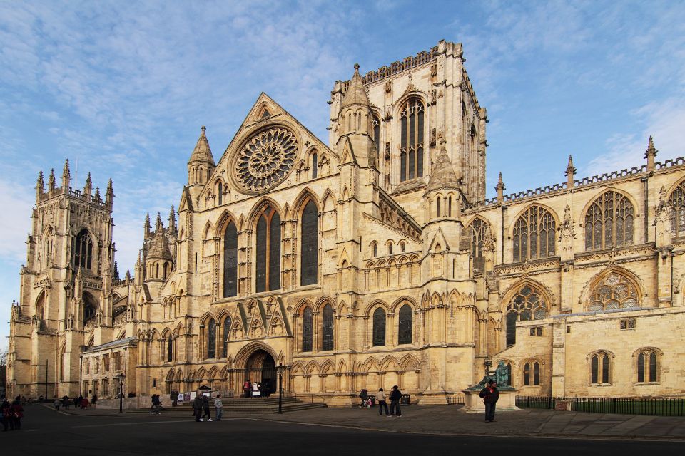 3-Day Yorkshire Dales and Peak District Tour From Manchester - Visiting Fountains Abbey