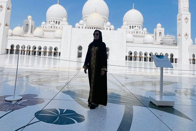 8 Hours Abu Dhabi Grand Mosque and Qasar Al Watan Palace Tour - Highlights of Abu Dhabi Grand Mosque