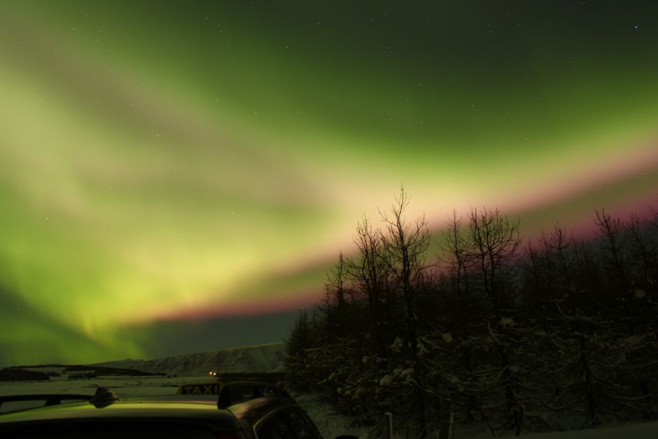 Akureyri: Private Northern Lights Tour With Transfer & Snack - Photographing the Lights