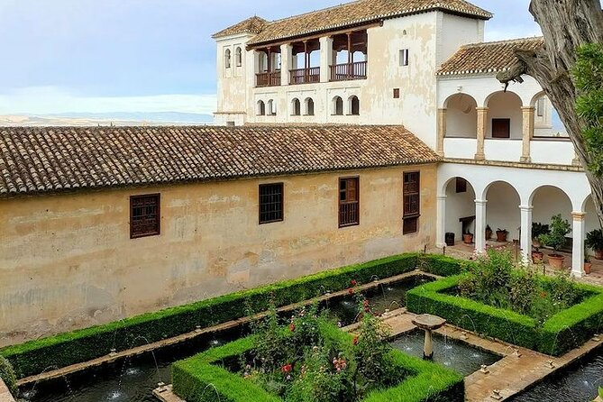 Alhambra, Generalife & Nasrid Palace Self Audio Guide Tour - Customer Reviews