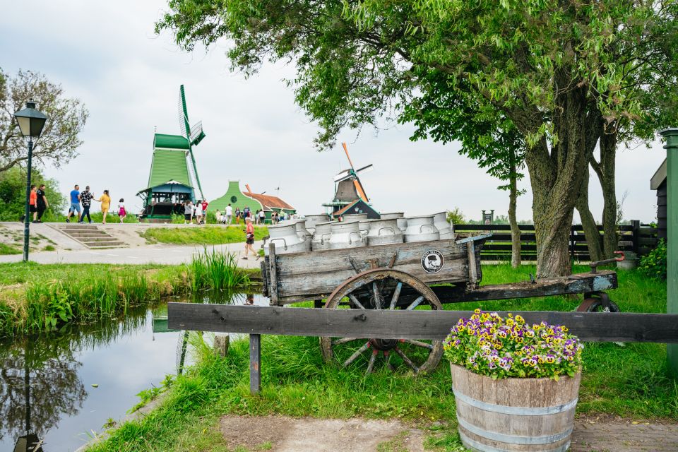 Amsterdam: Giethoorn, Volendam, and Zaanse Schans Tour - Giethoorn Sightseeing