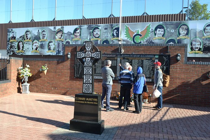 Belfast Iconic Mural Taxi Tour Private 2hr Adventure - Understanding Belfasts Historical Conflict