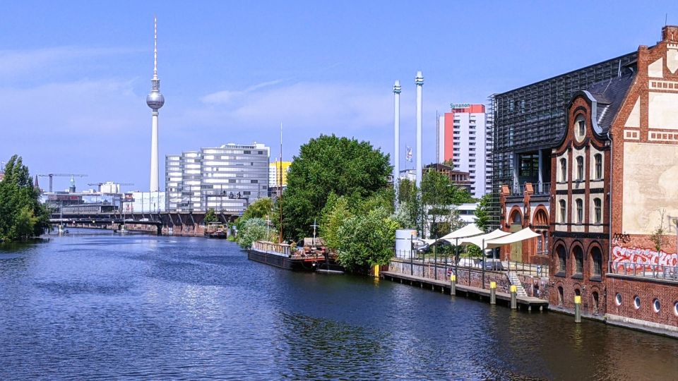 Berlin: Berlin Wall, Self-Guided Tour With Facts & Anecdotes - East Side Gallery Artworks