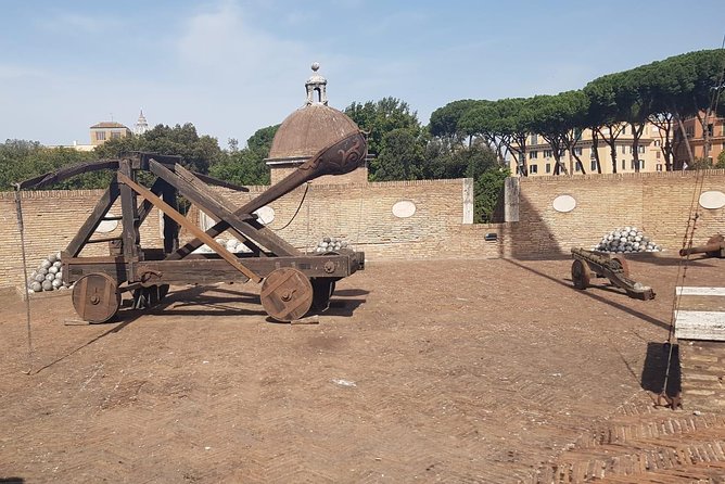 Castel Sant'Angelo & Mausoleum of Hadrian - Private Tour - Exploring the Mausoleum