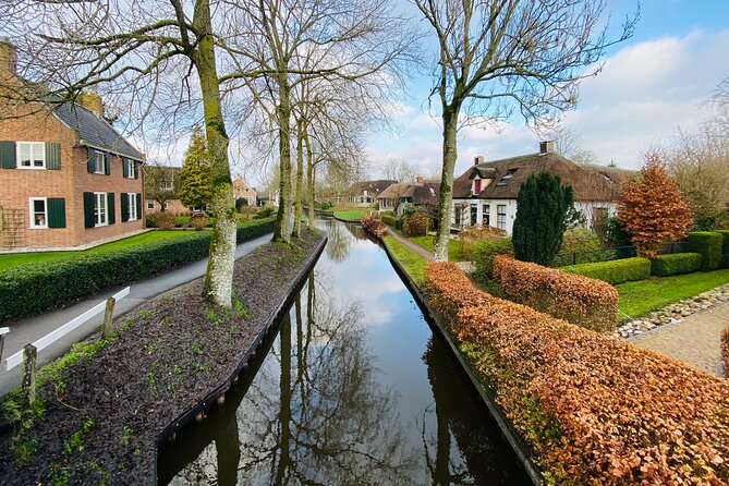 Day Tour Giethoorn, Afsluitdijk and Zaanse Schans With Boat Cruise - Guided Tours and Logistics