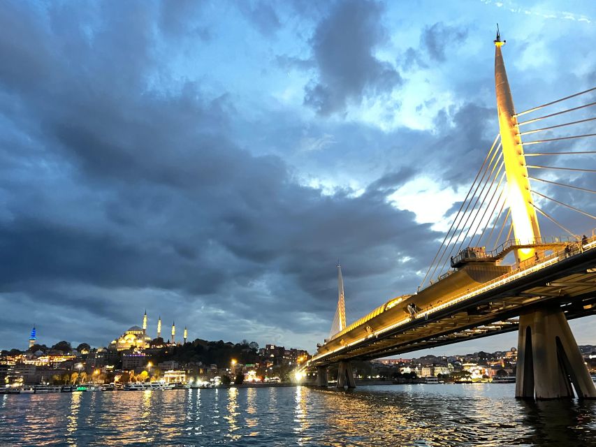 Discover the Highlights of Istanbul: Best Walking City Tour - Discovering the Grand Bazaar