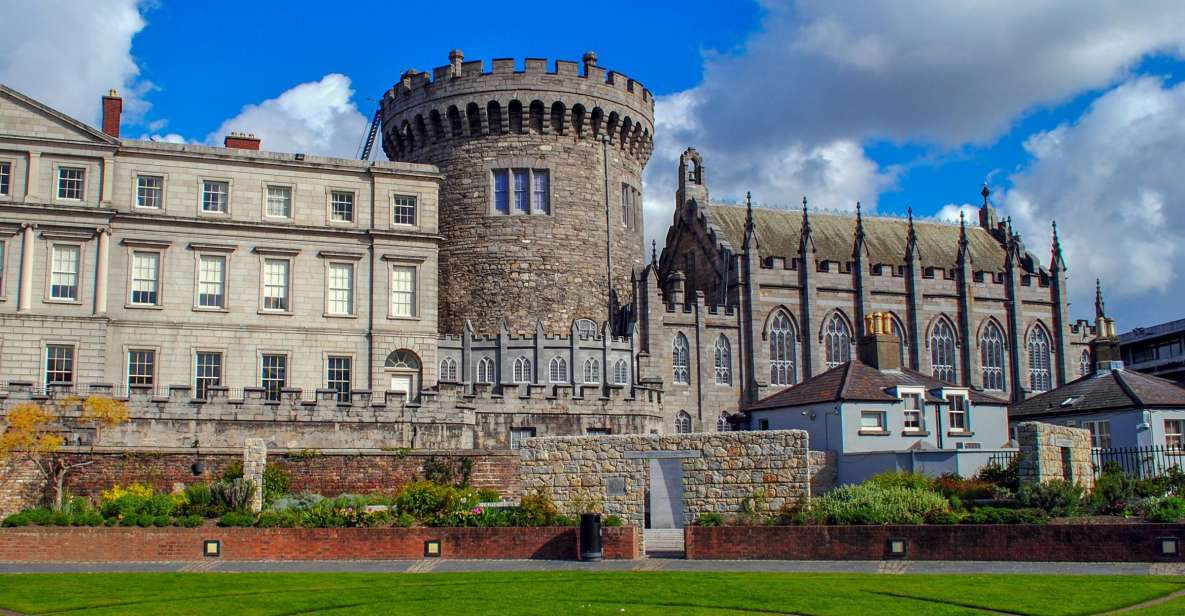 Dublin: Fast-Track Book of Kells Ticket & Dublin Castle Tour - Molly Malone Statue