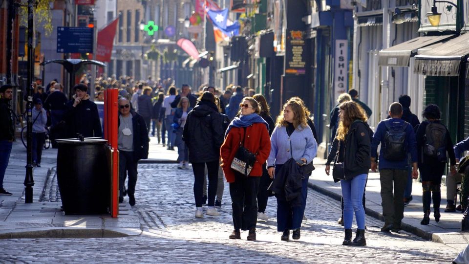 Dublin Highlights: A Historical and Cultural Walking Tour - Discovering Architectural and Academic Gems