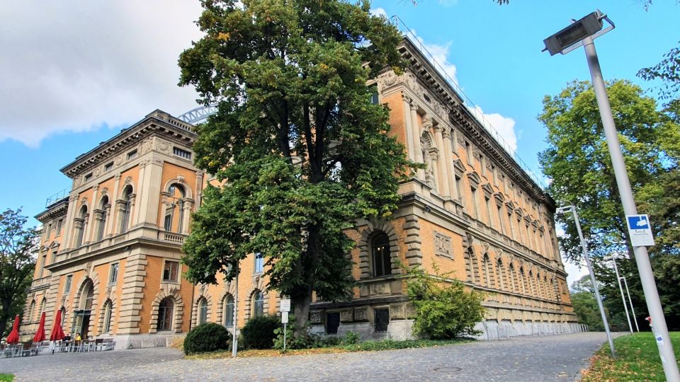 Düsseldorf: Self-Guided Walk Along River Düsseldorf to Old Town - Additional Features