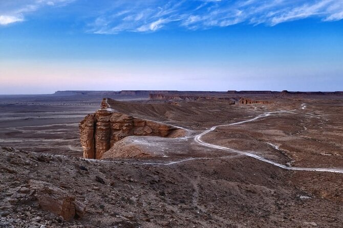 Edge of the World Tour Including Dinner and Hike From Riyadh - Bat Cave Visit (Optional)