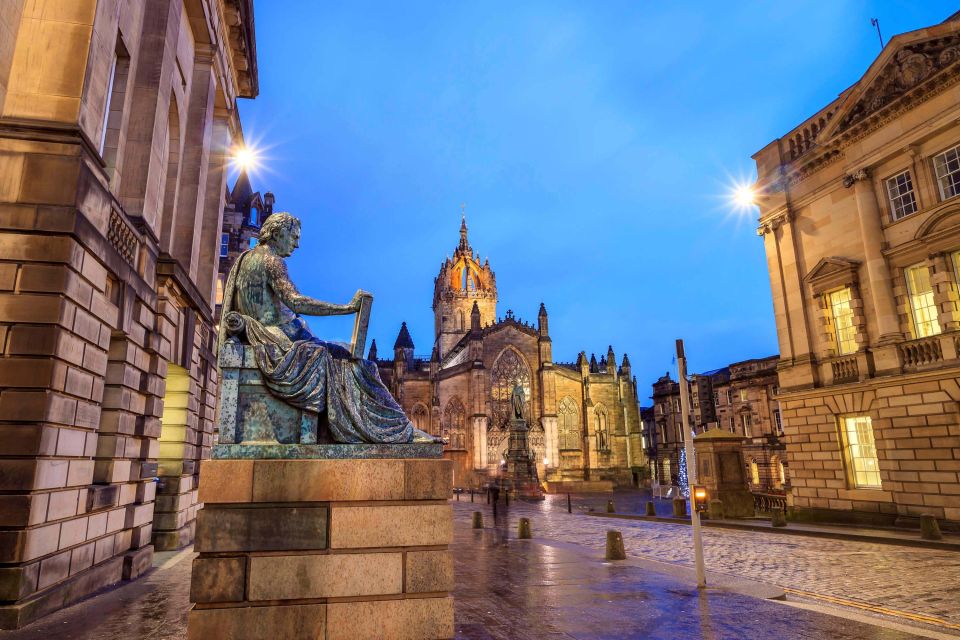 Edinbourgh, Royal Mile: Walking Tour With Audio Guide - Reaching Edinburgh Castle