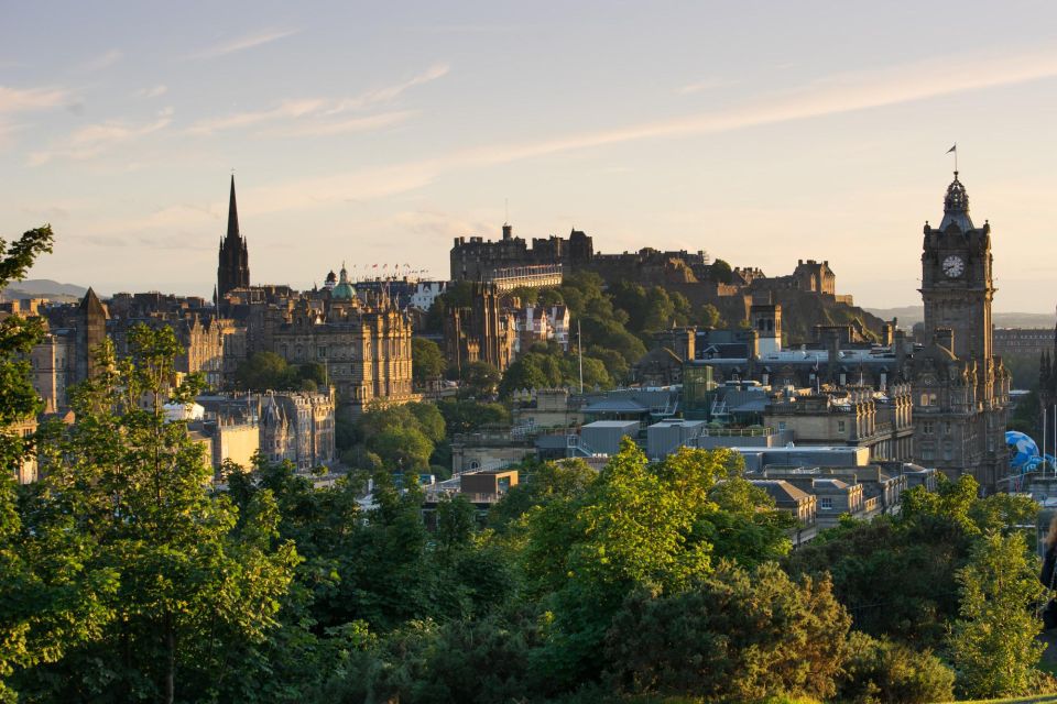 Edinburgh: Express Walk With a Local in 60 Minutes - Meeting Point