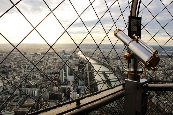 Eiffel Tower Access to 2nd Floor and Summit With Host by Lift - Transportation and Accessibility