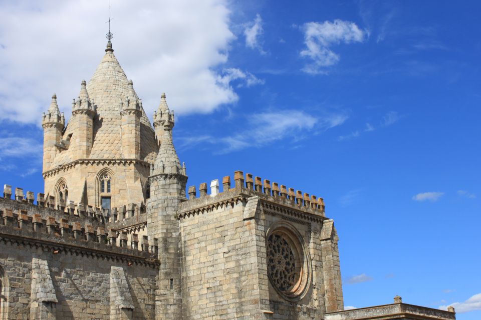 From Lisbon: Small-Group Day Tour to Évora and Arraiolos - Accessibility