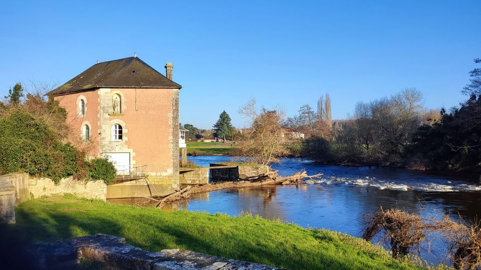 From Poitiers: Private Tour of Saint-Savin - Saint-Savin Villages