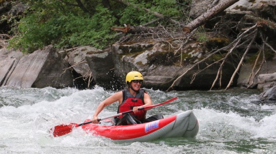 Gardiner: Inflatable Kayak Trip on the Yellowstone River - Navigating the Yellowstone River