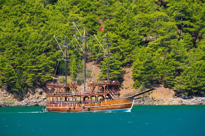 Green Canyon Boat Trip With Lunch and Beverages From Side - Taurus Mountains Backdrop