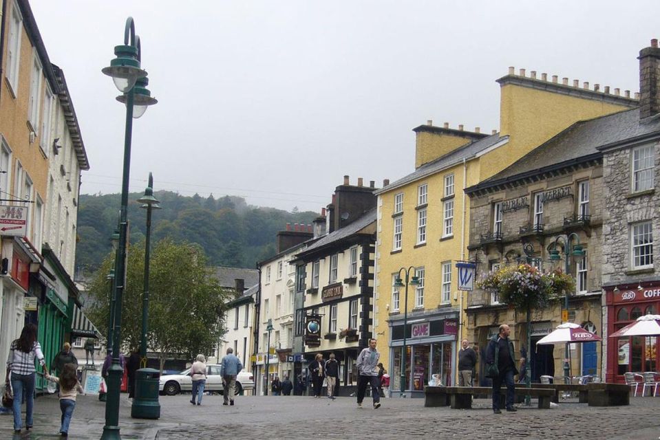 Kendal: Quirky Self-Guided Smartphone Heritage Walks - Alfred Wainwrights Legacy