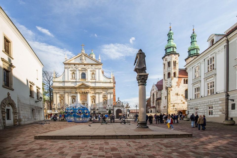 Krakow: Old Town Short Walk With St. Marys Basilica Visit - Booking and Cancellation