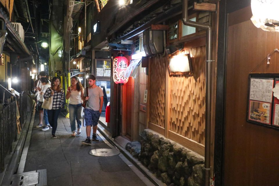 Kyoto : 3-Hour Bar Hopping Tour in Pontocho Alley at Night - Taking in Izakaya Culture and Games