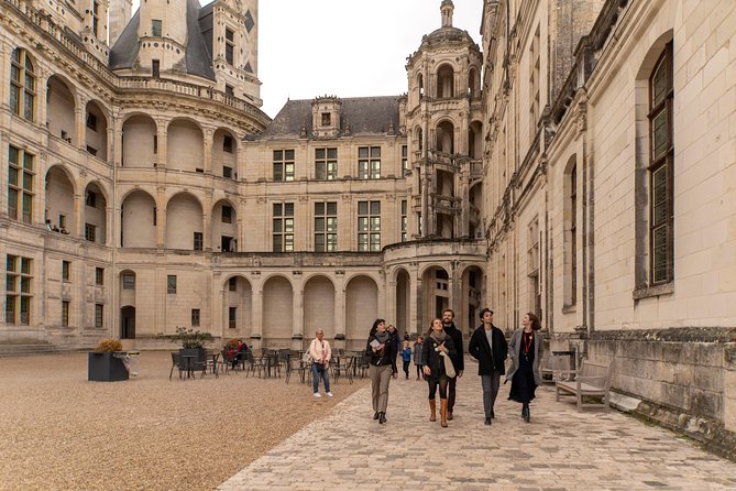 Loire Valley Castles Trip With Chenonceau and Chambord From Paris - Tour of Chateau De Chenonceau