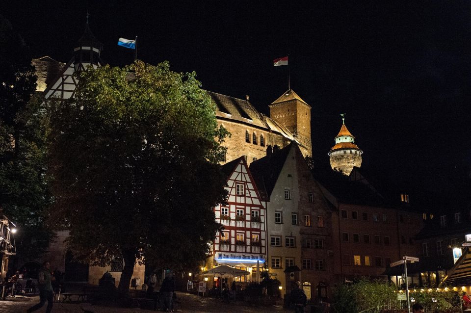 Nuremberg: Private Guided Tour of the Old Town in English - Admiring Historical Buildings