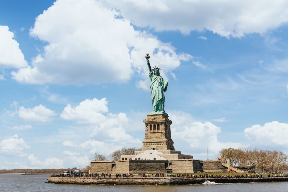 NYC: Circle Line Landmarks Cruise Skip-The-Box-Office - Meeting Point and Information