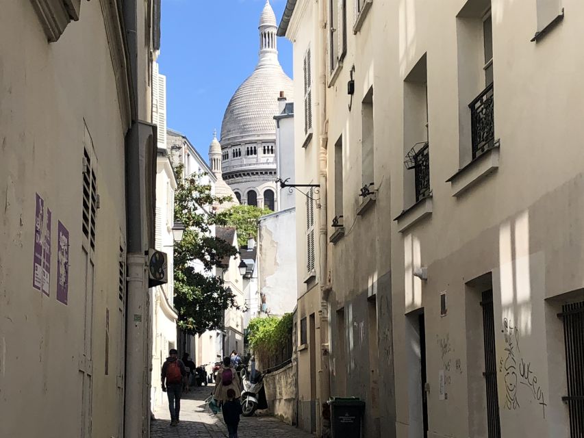 Paris: Guided Treasure Hunt Through Montmartre - Solving Riddles