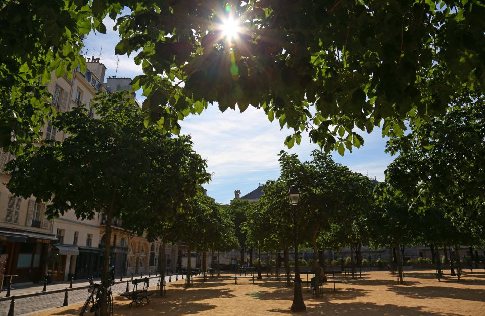 Paris: Notre Dame Island Tour & Sainte Chapelle Entry Ticket - Duration and Starting Location