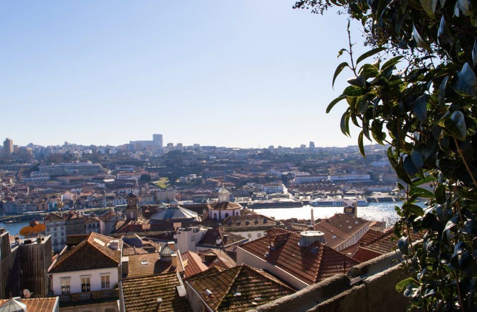 Photo Tour Porto: Walking Tour With Professional Photoshoot - Getting to the Starting Location