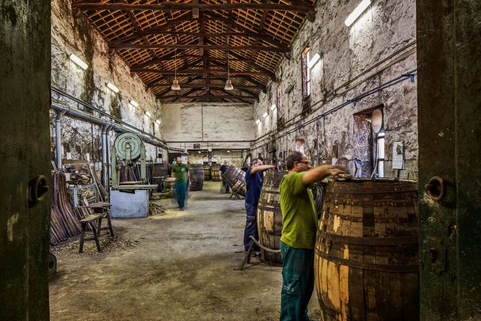 Porto: Cockburn's Port Lodge Tour and Tasting - Exploring the Cockburns Cellars