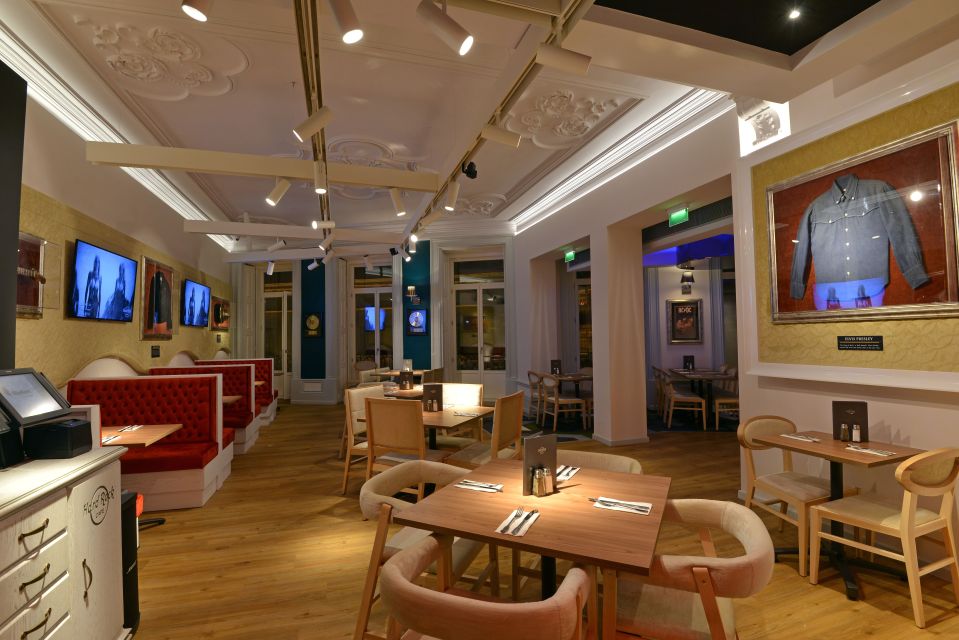 Porto: Hard Rock Cafe Skip-The-Line With Set Menu - Centrally Located in Porto