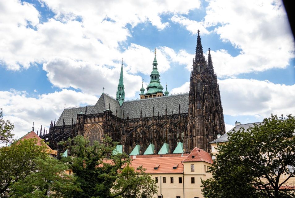 Prague: Skip-the-Line Petrin Tower Tour via Petrin Funicular - Important Information