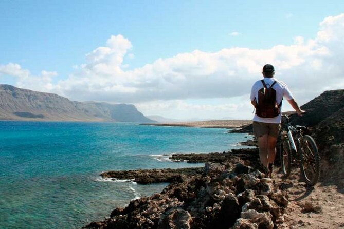 Private Excursion in Lanzarote, Minibus and Guide Available - Minibus and Guide