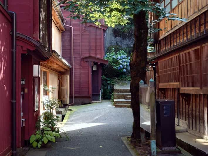 Private Tour Kanazawa: Gold Leaf, Sushi & Afternoon Activity - Oyama Shrine Exploration