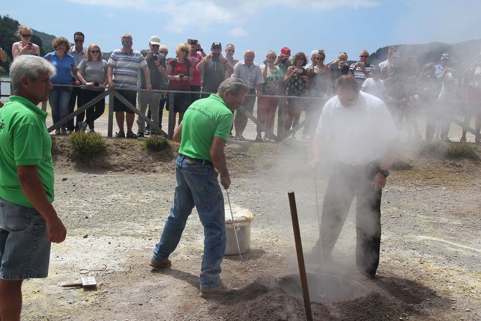 São Miguel: Furnas Volcano & Tea Plantation Tour & Lunch - Cozido Na Caldeira