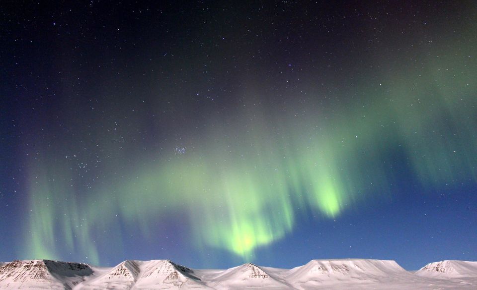 Akureyri: Private Northern Lights Tour With Transfer & Snack - Experiencing Iceland at Night