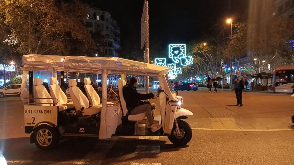 Barcelona: Private Christmas Lights Tour by Eco Tuk Tuk - Important Tour Restrictions