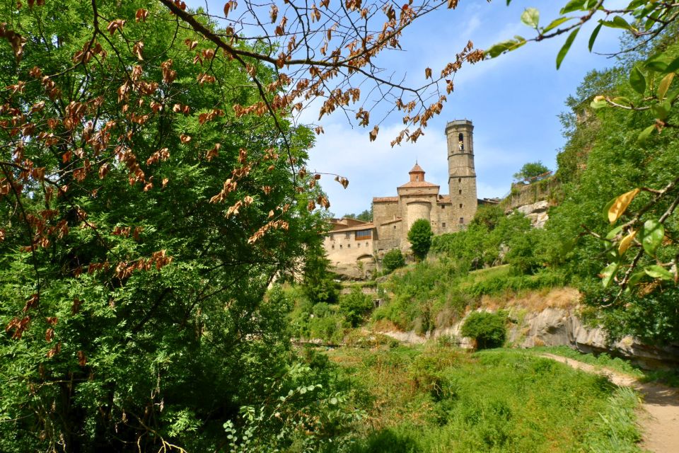 Barcelona: Pyrenees Villages and Trails Full-Day Tour - Exceptional Guide