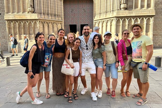 Barcelona: Sagrada Familia, Modernism & Gothic Quarter - Exploring Modernism and Gothic Quarter