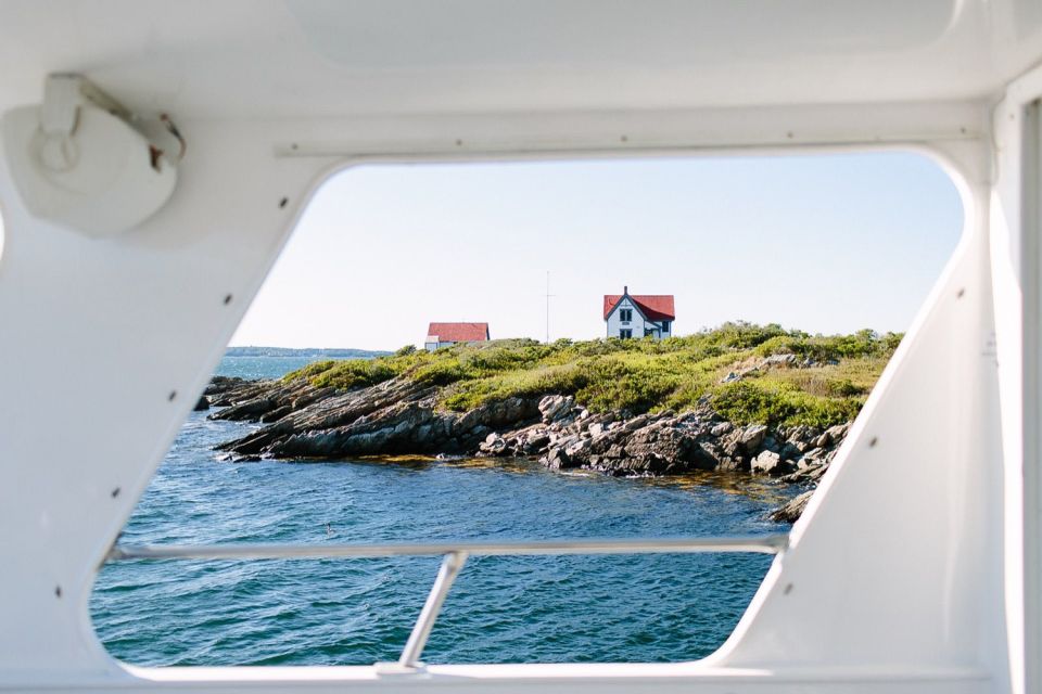 Boothbay Harbor Cruise: Lighthouses, Lobster Haul, and Seals - Sighting Lighthouses and Marine Life