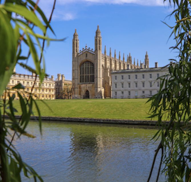 Cambridge: Private Chauffeured Punting Tour - Luxury and Traditional Punting